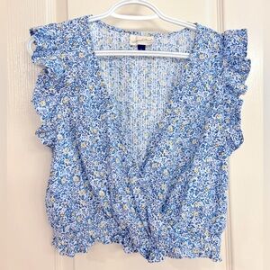 Universal Thread Blue Floral Flutter Sleeve Crop Wrap Top Blouse (Size L)